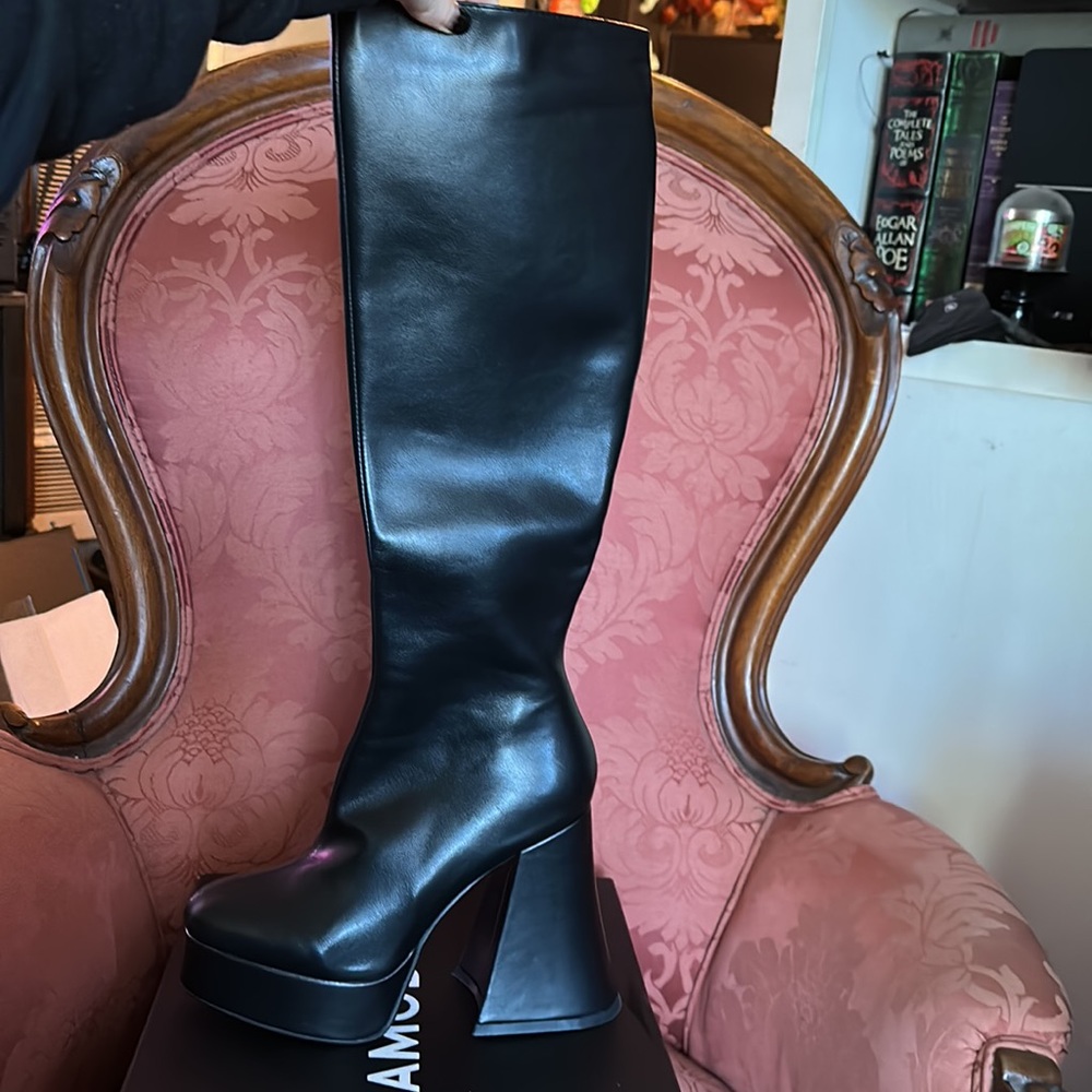 LAMODA Black swan platform knee high boots